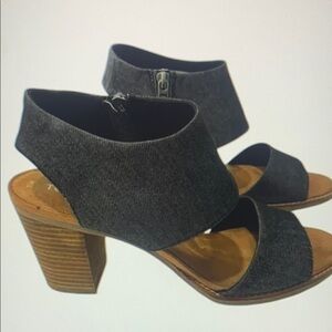 Stylish Black Heeled Sandals